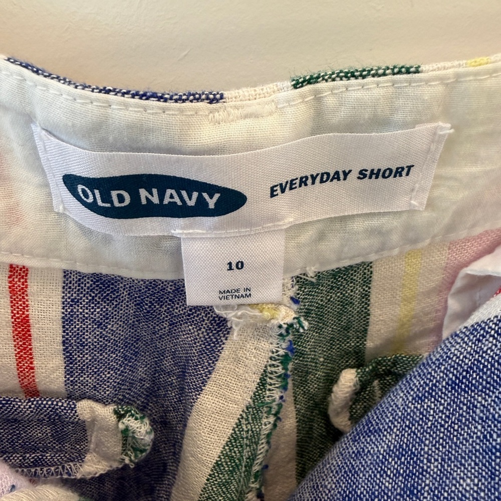 Old Navy Multicolor Vertical Stripe Linen-Blend Shorts - Picture 4 of 5